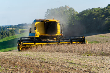 Fototapeta na wymiar Soybean harvest with harvester in southern Brazil