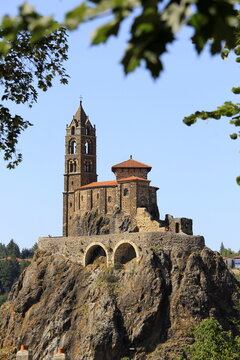 Rocher Saint-Michel d'Aiguilhe, Le Puy en Velay, Haute-Loire, Auvergne, Rh&ocirc;ne-Alpes, France.