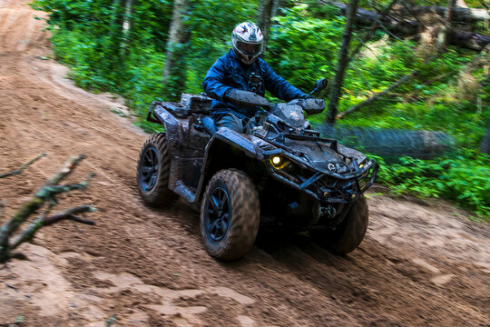 Vilnius Lithuania 2022-07-18
BRP OUTLANDER MAX DPS 1000R quad