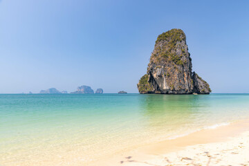 Fototapeta na wymiar Beautiful beach at Railay Beach, a destination of tourist in Krabi province, southern of Thailand