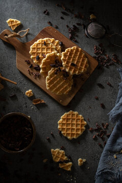 DARK PHOTOPGRAPHY DE WAFFLES Y CHOCOLATE