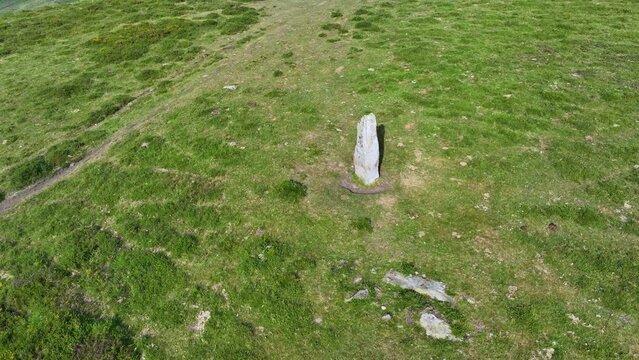 Pedruecos cairn or menhir of 2.5 meters. In Resconorio, on the hill above Carrascal de Cocej&oacute;n and the border with San Pedro del Romeral, north of the La Matanela pass, near the province of Burgos. Lu