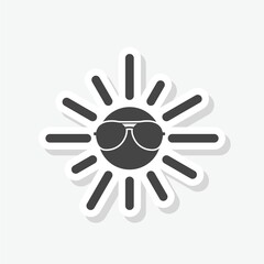 Obraz premium Sun in sunglasses icon sticker