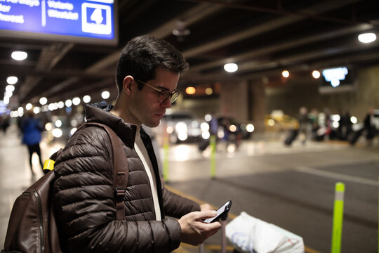 Man orders a taxi from his cell phone