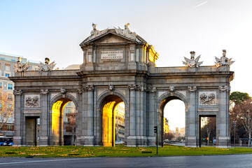 Fototapeta na wymiar Puerta de Alcalá en la Plaza de la Independencia, Madrid, España