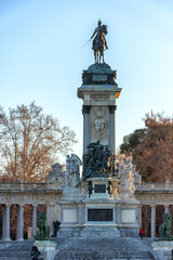 Fototapeta na wymiar Monumento a Alfonso XII en el Parque del Buen Retiro, Madrid, España