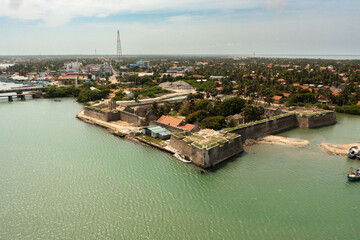 Obraz premium Aerial view of ancient Portuguese fort on the island of Mannar, Sri Lanka.