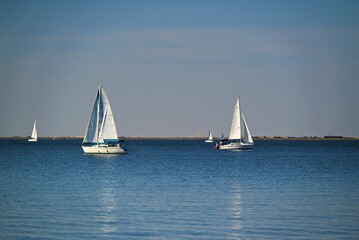 Fototapeta premium Sailboat on the lake