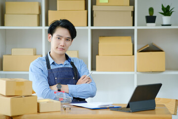 Online small business owner. sme business ideas online.
