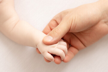 father hand holding baby`s hand