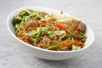 Freshly cooked Filipino food called Pancit Bihon Canton