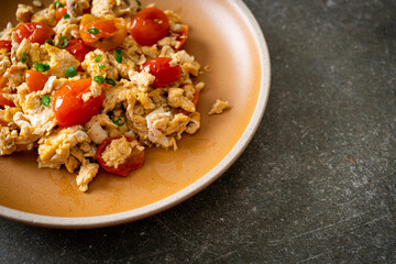 stir-fried tomatoes with egg on plate