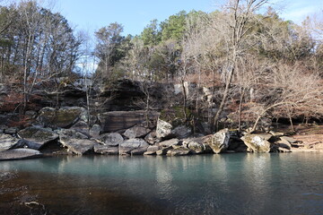 Fototapeta na wymiar Beautiful water by the rocks