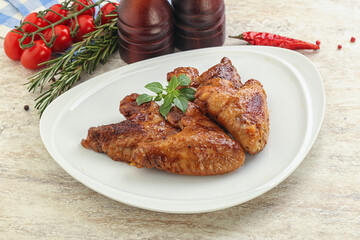 Roasted chicken wings with spicy sauce