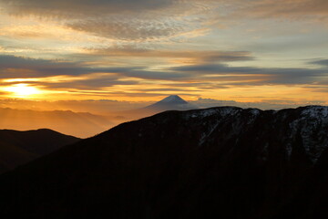 朝焼けの富士山