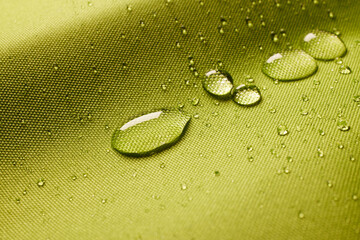 Wet waterproof textile with drops