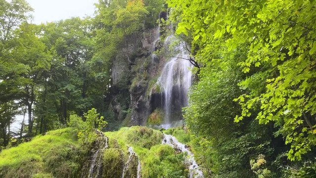 Uracher Wasserfall bei Bad Urach - Slow Motion