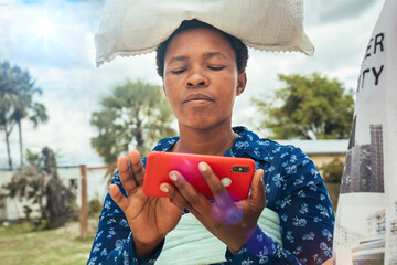 african woman using a phone - obrazy, fototapety, plakaty