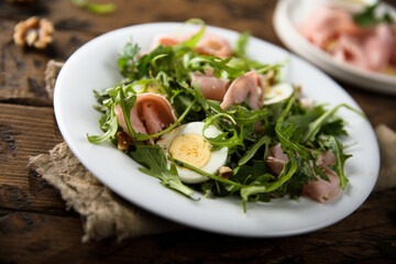 Arugula salad with ham and egg