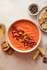 soupe de gaspacho de poivrons et tomate estivale fraiche