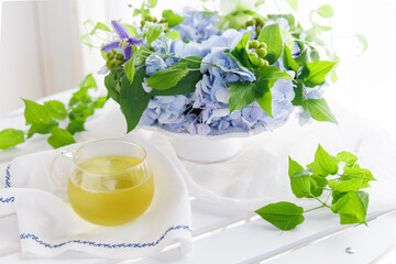 紫陽花のリースとハーブティー