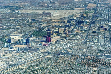 Photo sur Aluminium Las Vegas Aerial view of Las Vegas towers and interstate 15 in Southern Nevada.