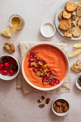 soupe de gaspacho de poivrons et tomate estivale fraiche