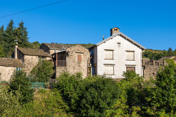 Fototapeta na wymiar Maisons du Hameau de Douch, près du Mont Caroux