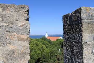 Fototapeta na wymiar Blick vom Castelo de São Jorge auf die Igreja Paroquial de Santa Cruz do Castelo