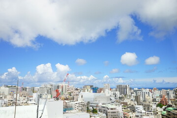 Fototapeta premium City scape of Naha, Kokusaidori street, Okinawa, japan - 日本 沖縄 那覇の街並み 国際通り