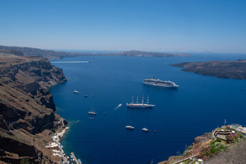 Obraz premium Panoramic views of the island of Santorini. White and blue houses, Great ocean liners. volcano in the sea