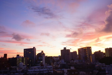 Obraz premium Evening City scape of Naha in Okinawa, japan - 日本 沖縄 那覇の街並み 夕日