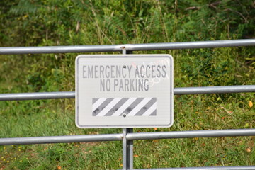 Warning sign emergency access no parking