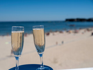 champagne vue sur la plage