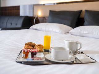 petit dejeuner au lit