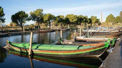 BOATS MOORED ON THE LAKE ON A SUNNY DAY