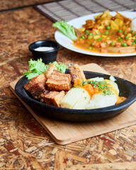 comida colombiana chicharron con yuca