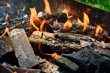Charcoal burning for barbecues, roasting meat, floating trick