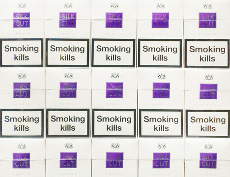 Inscription smoking kills on cigarette packs.