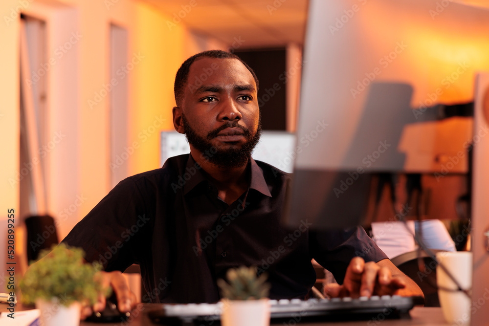 Aufkleber confident businessman analyzing data charts on computer, doing research to create project report onl
