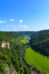 Blick vom Knopfmacherfelsen auf das Donautal, Landkreis Sigmaringen in Baden-Württemberg