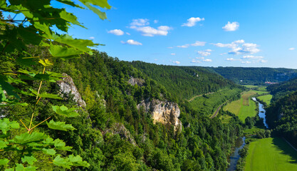 Blick vom Knopfmacherfelsen auf das Donautal, Landkreis Sigmaringen in Baden-Württemberg