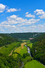 Blick vom Knopfmacherfelsen auf das Donautal