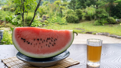 スイカと冷たいお茶｜日本の田舎の風景・夏休みイメージ