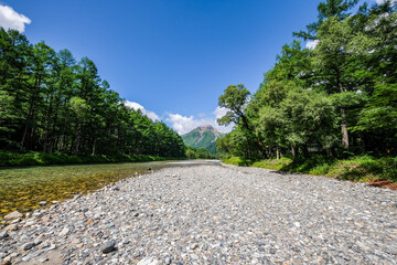 長野県松本市上高地の梓川と焼岳