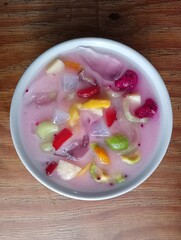 A bowl of fresh fruit ice
