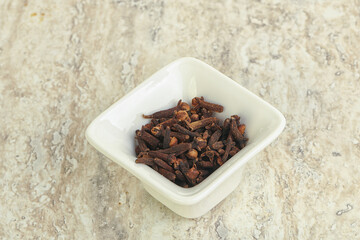 Dry Clove aroma in the bowl