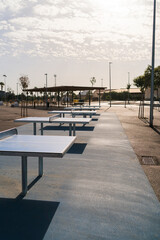 mesas de ping pong en centro deportivo urbano