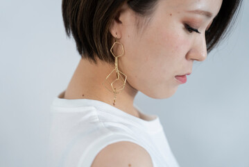ピアスをした女性