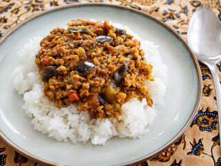 茄子とトマトのキーマカレー